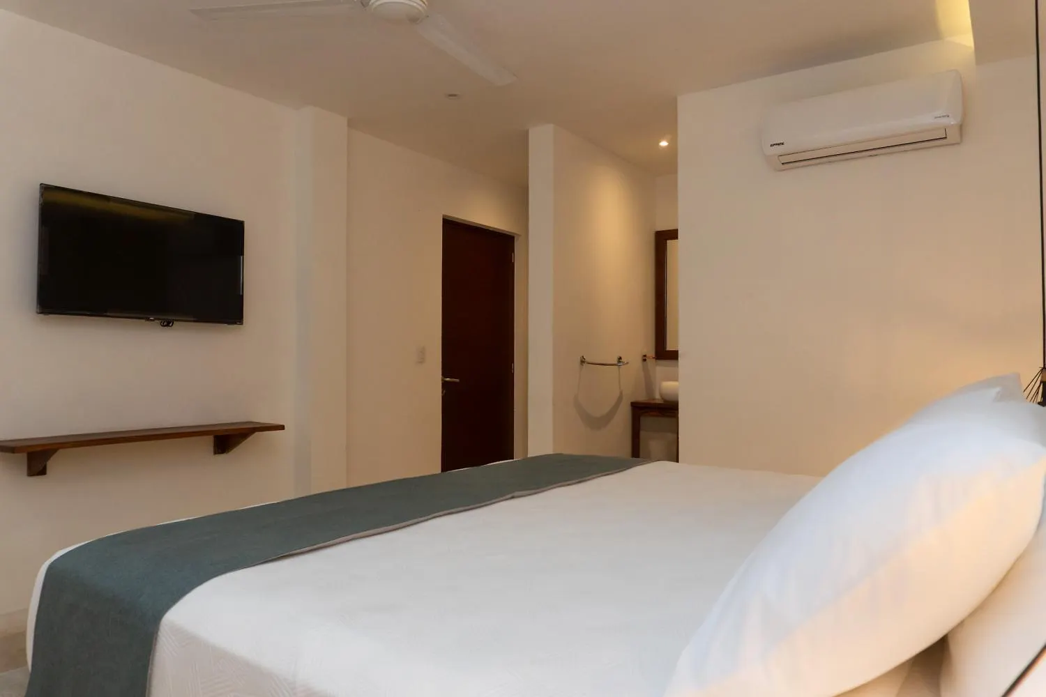 Kante Hotel - Downtown تولوم